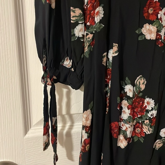 Zara Woman’s Flowery dress - Picture 8 of 8